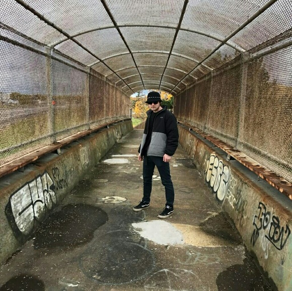 Meet your Posher, Dan - Picture 4 of 8